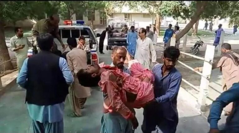 اوتھل ءَ دگ ءِ وئیل ءَ مات ءُ چُک ءَ ھوار 5 مردم بیران 4 زدگ