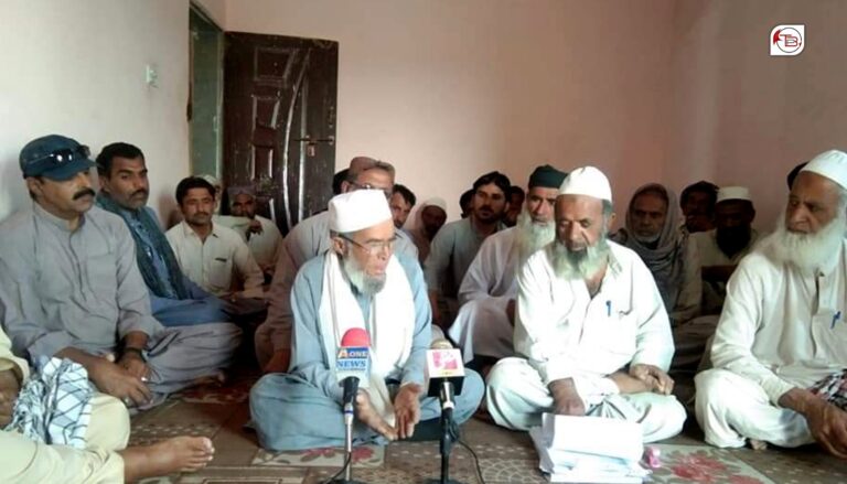 پنجگور ءَ زمینیانی زورانسری برگ ءِ سر ءَ مردماں پریس کانفرنس کرتگ