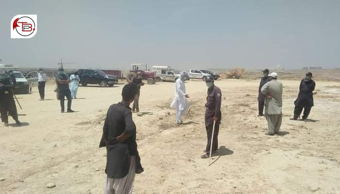 کراچی: بحریہ ٹاؤن ءِ نیمگ ءَ زمینانی سر ءَ زور دستیگ کنگ ءِ جھد، ٹوئٹر ءَ ھیش ٹیگ سربُر