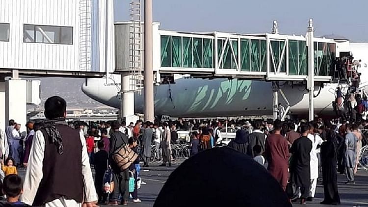 دو ھزار ءَ گیش اوگانی شھری چہ کابل ءَ برطانیہ ءَ برگ بیتگ اَنت