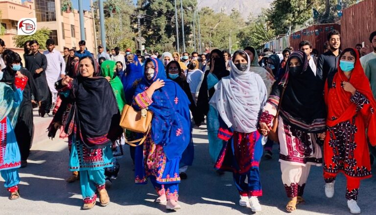 بلوچ یکجھتی کمیٹی شال ءِ نیمگ ءَ ھوشاپ ءِ وئیل ءِ ھلاپ ءَ پنتاک بھر کنگ بیتگ