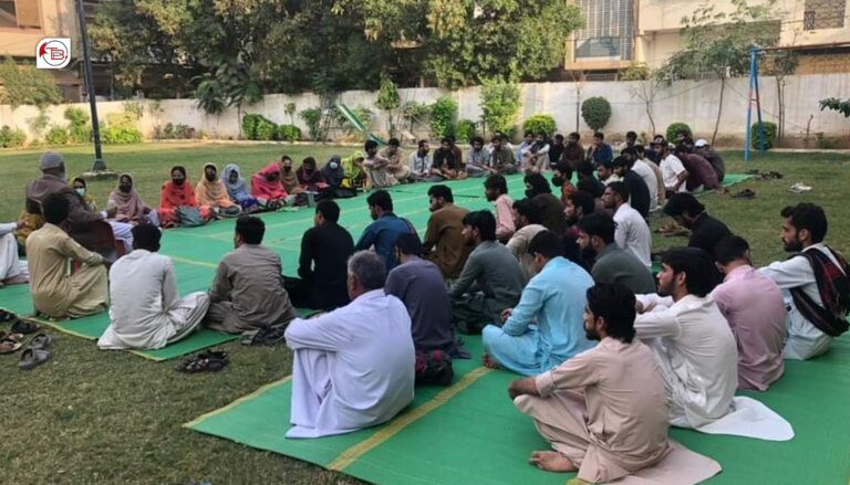 بساک کراچی ءِ ھنکین ءِ نیمگ ءَ کراچی ءِ گوستانک ءِ درگت ءَ پٹ ءُ پولی دیوانے برجم دارگ بیتگ