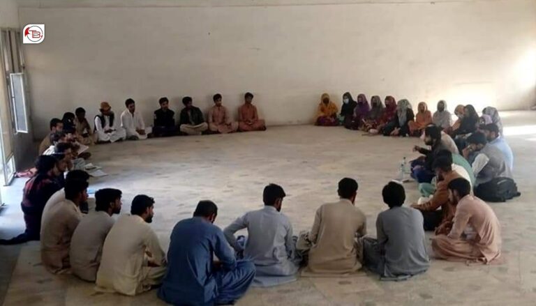 بساک: ھب ھنکین ءِ نیمگ ءَ راجدوستی ءِ درگت ءَ دیوانے برجم دارگ بیتگ