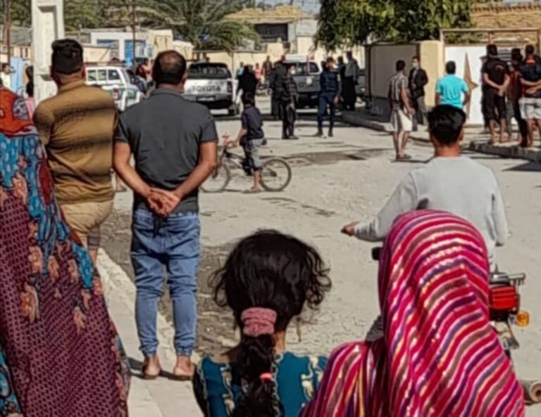 ایرانی لشکر ءَ یک لوگے ءِ سر ءَ بیڑ برتگ ءُ یک بلوچے دزگیر کرتگ