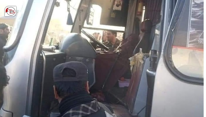 شال ءَ مساپر بریں بس ءِ سر ءَ تیرگواری ءَ چار مردم بیران ءُ ٹپی بوتگ اَنت