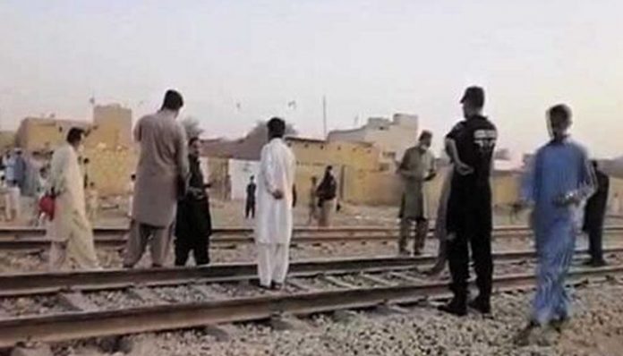 سندھ ءَ ریل ٹریکس ءَ سر ءَ بوتگیں تراک ایس آر اے ءَ زمہ واری منّ اِتگ