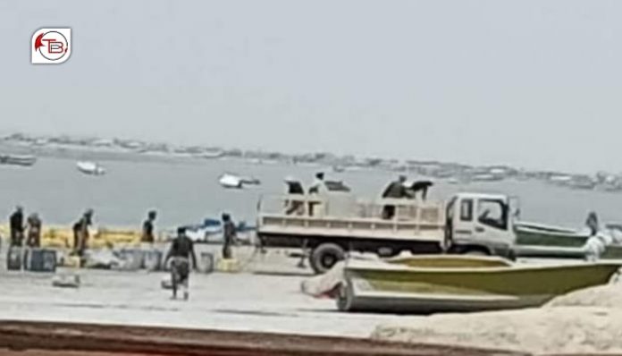 گوادر ءَ کوسٹ گارڈ کارندھاں دمگی پوریاگر لَٹ کُٹ کتگ ءُ ڈیزل برتگ اَنت