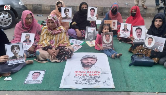 کراچی: بیگواھیں مردمانی ھاتر ءَ زھرشانی برجاہ، پولیس ءِ گوم ءَ گند نند ﻿