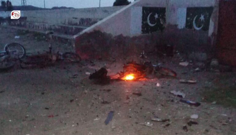 تربت ءَ اسٹیڈیم ءِ ڈن ءَ بمب تراک