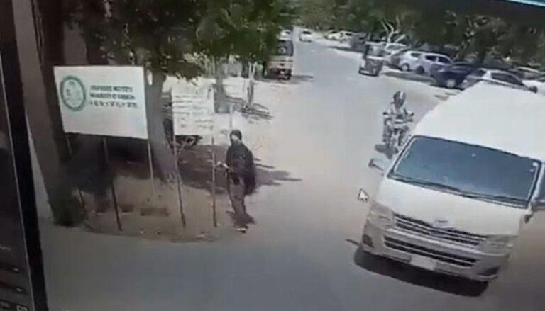 کنفوشس انسٹی ٹیوٹ سر ءَ اُرش ءَ، کمک کارے ءِ اکس جوڑ کنگ بوتگ