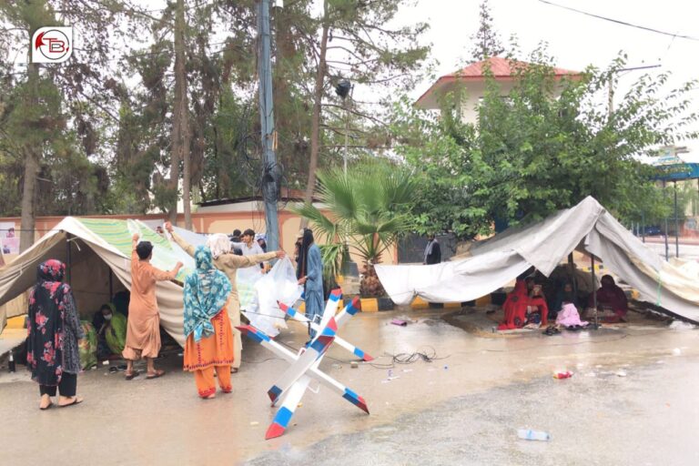آ مردم ھچبر شات مہ بات اَنت کہ آیاں مارا در پہ در کرتگ – سمی دین بلوچ