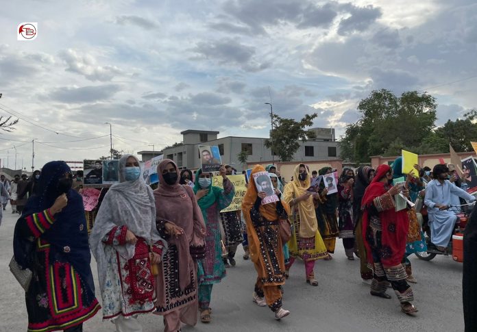 شال ءِ نندانک: آدینگ ءِ روچ ءَ شھدگ ءِ بند کنگ ءِ جار پرینگ بوتگ