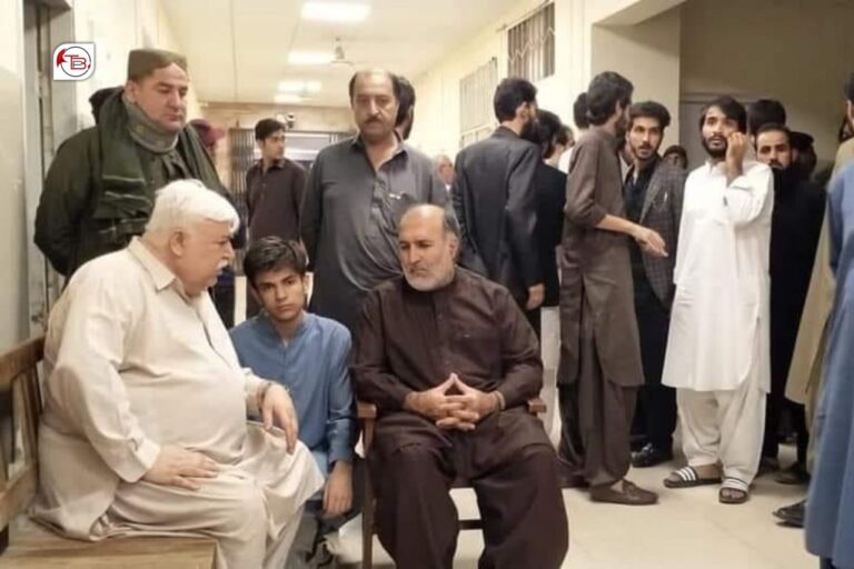 شال ءَ گاڑی ءِ سر ءَ تیرگواری ءَ نامداریں ڈاکٹر ءِ سے چُک بیران بیتگ اَنت