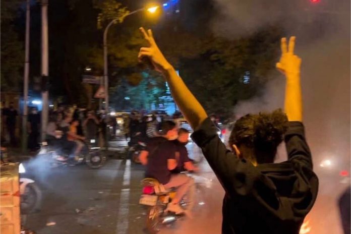 ایران ءَ زھرشانی ءِ میان ءَ بیرانیانی کچ 76 سر بوتگ اَنت