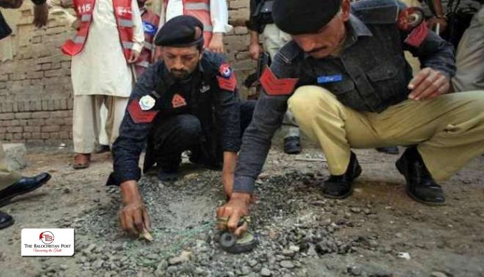 کلات ءَ پولیس ءِ تھانہ ءِ سر ءَ تراک دو مردم زدگ