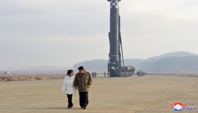 گوریچانی کوریا ءِ سروک کم جونگ اُن ءِ جنک ءِ اکس اولی رند ءَ دیم ءَ اتکگ