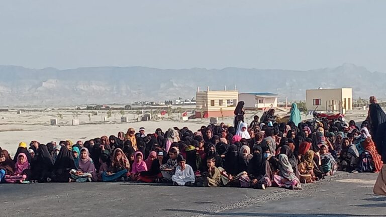 گوادر ءَ پوج ءُ زھرشانی کنوکانی میان ءَ چمّ پیشدارکائی ءُ موباھل سروس بند کنگ بیتگ