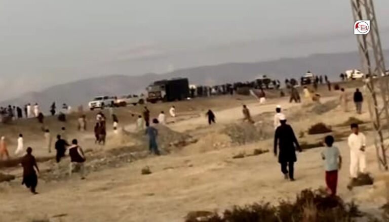 گوادر: حق دو تحریک ءِ رھشونانی دزگیری ءِ ھلاپ ءَ دومی روچ ءَ زھرشانی برجاہ، موبائل سروس بند
