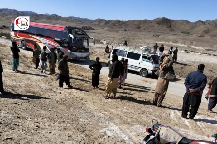 نوشکی: بجلی ءِ نہ بوگ ءِ سر ءَ دمگی مردماں زھرشانی کنان ءَ نندانک جتگ