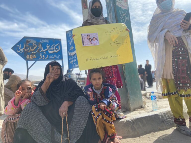 بیڑ ءِ میان ءَ ماھل جتا کوٹی ءَ برگ بوتگ ءُ لٹ شاپ کنگ بوتگ – ماھل ءِ تُرو