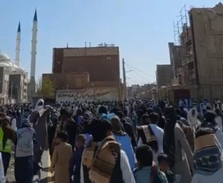 زاھدان: انساپ ءِ ھاتر ءَ آدینگ ءِ نماز ءَ پد زھرشانی