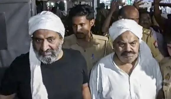 بھارت: اتر پردیش ءِ پیسرگیں پارلیمنٹ ءِ باسک ءُ جرم کار گوں برات ءَ بت کَش ءِ دیم ءَ تیرگواری ءَ کُشگ بیتگ