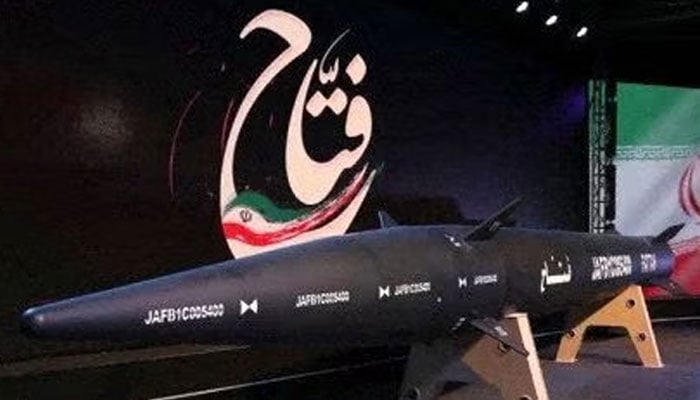 ایران ءَ اولی ھائپر سونگ بیلسٹک میزائل ( فتاح) ءِ دیم ءَ آورتگ