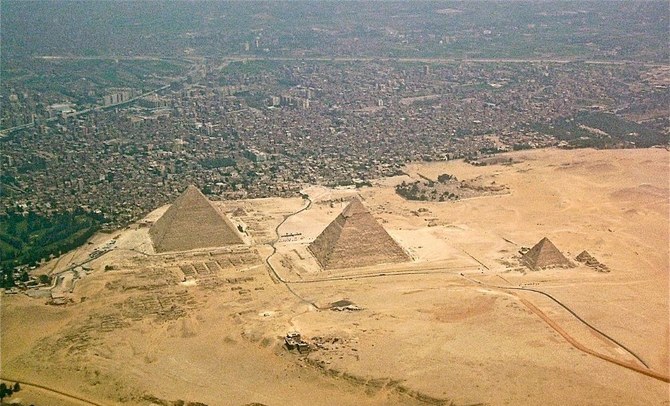 مصری : جیل ءَ چٹ اتگیں مرد ءَ وتی زال ءُ زھگ کشتگ انت، چار زھگ زدگ کتگ انت