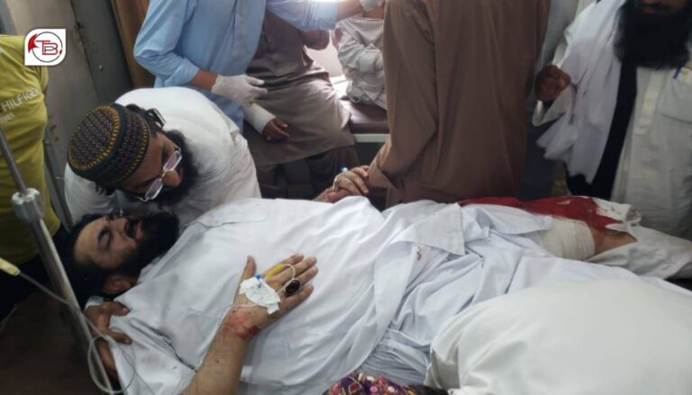 مستونگ ءِ تراک ءَ جی یو آئی راھشون حافظ حمداللہ ءَ ھوار پنچ مردم ٹپی بیتگ اَنت