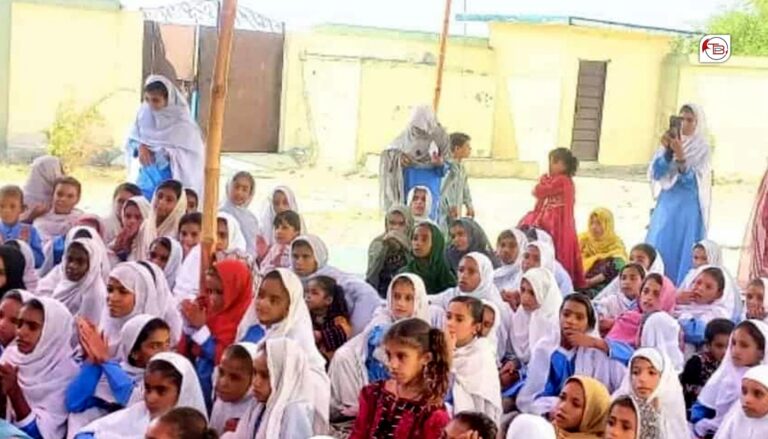 بساک ءِ نیمگ ءَ ماں ڈیرہ مراد جمالی ءُ بالیچہ ءَ کتاب میڑہ، لباچ ءَ زھگانی مراگش