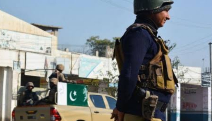 گوادر ءِ لشکر ءِ انگر ءَ سداں دمگی مردم وتی لوگاں واتر بوگ ءِ ودار ءَ اَنت