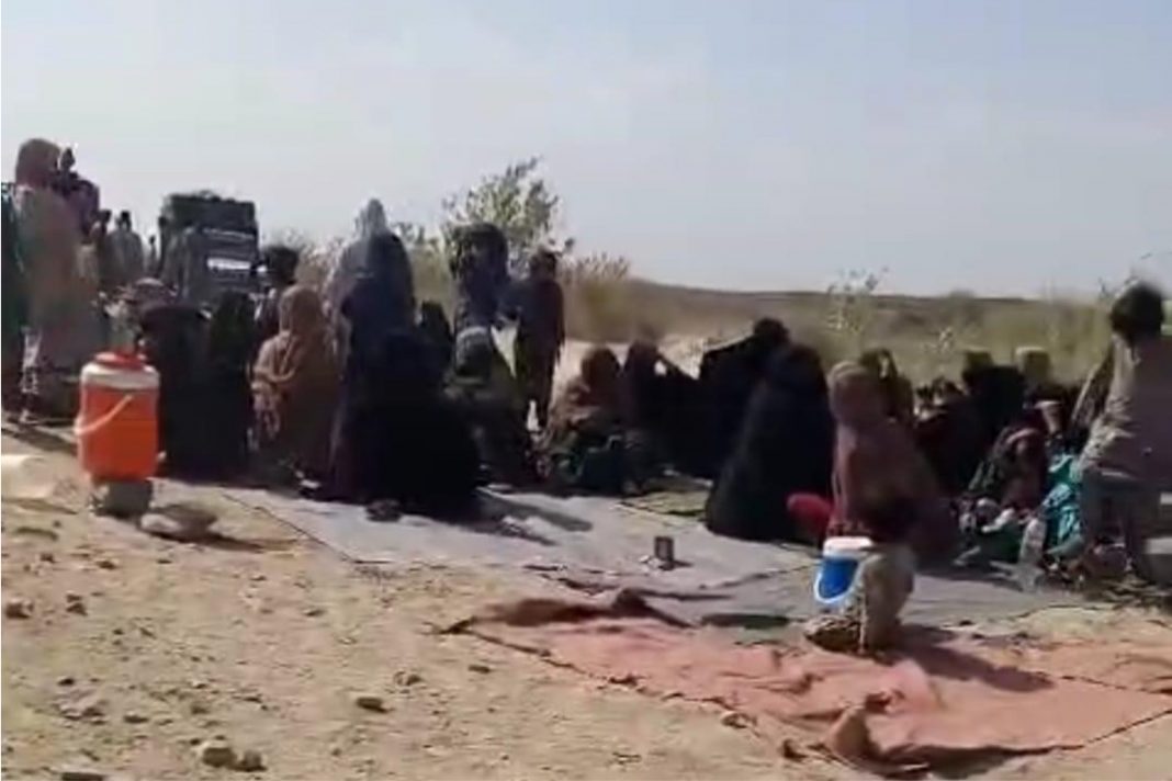 بلیدہ: میتگ ءِ تہ ءَ پاکستانی چیک پوسٹ ءِ جوڑ کنگ ءِ ھلاپ ءَ مھلوک ءِ زھرشانی