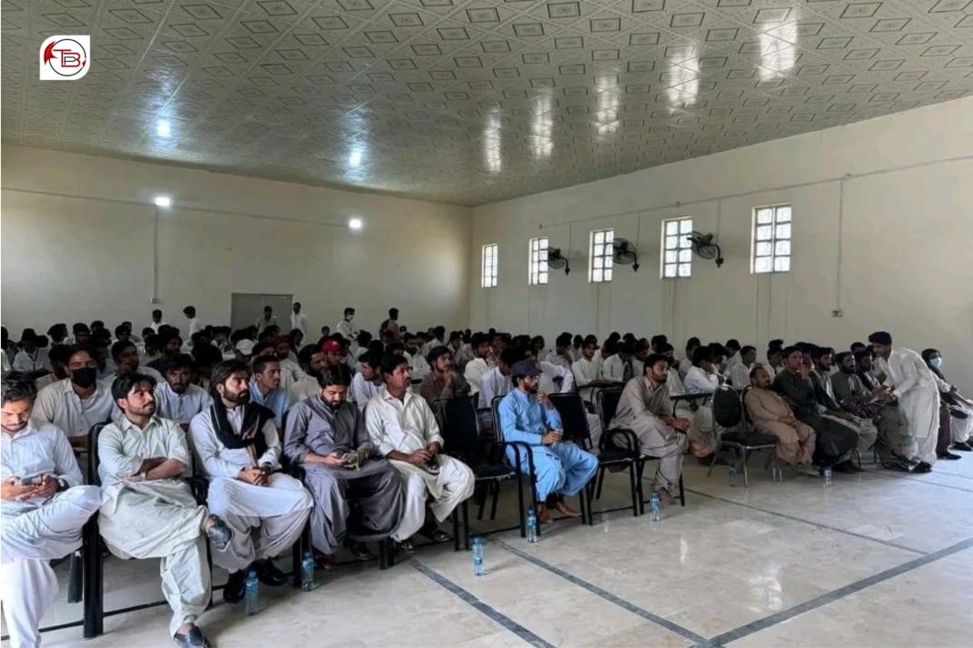 ھاران: مبارک قاضی وتی شائری ءِ پُشت ءَ بلوچ راج ءِ دلانی تہ ءَ زندگ انت۔ تران کنوک