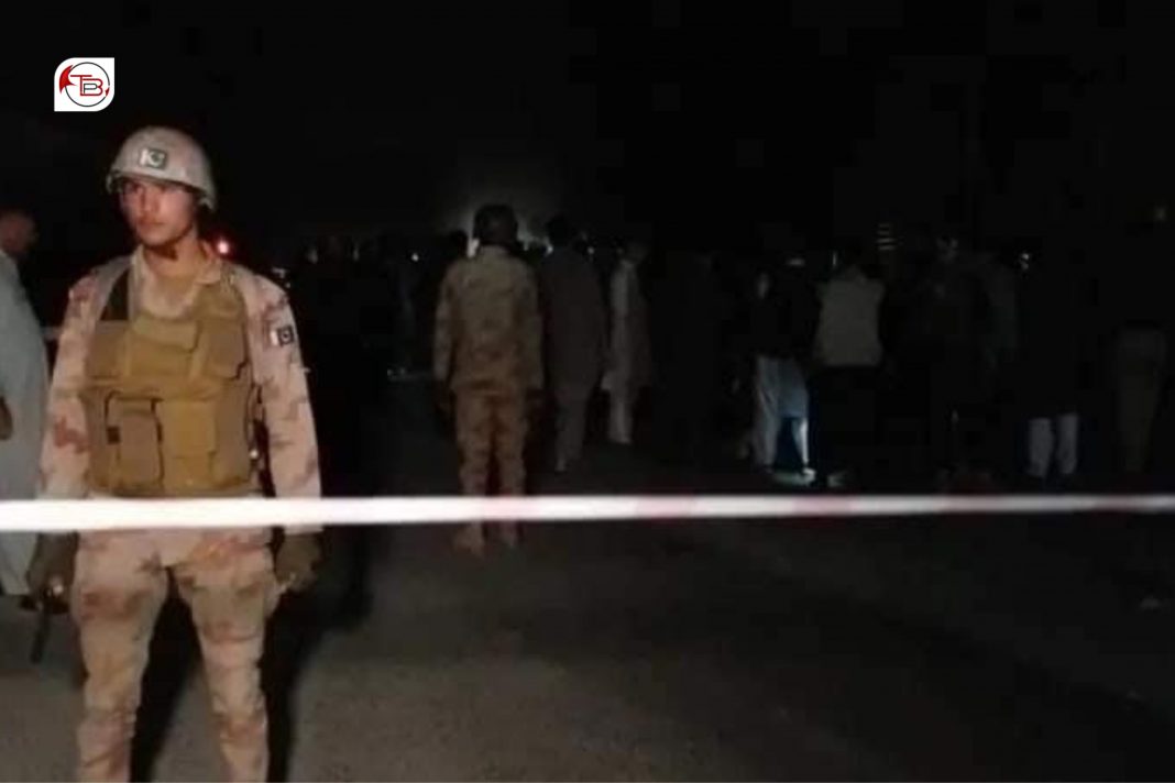گوادر : شھر ءَ بمب تراکے بیتگ