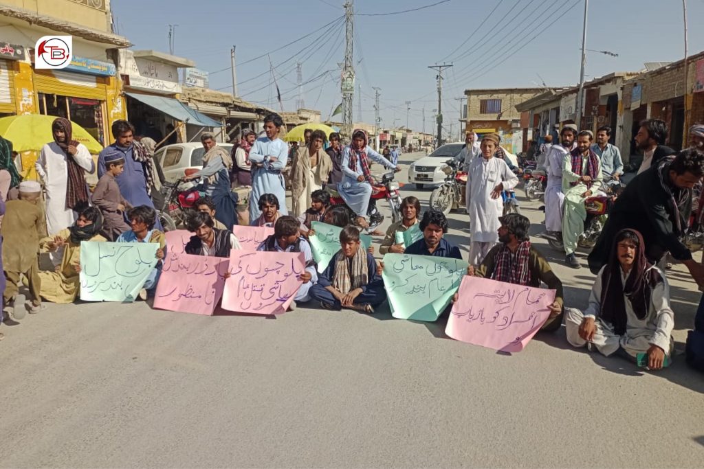 بلوچ یکجھتی کمیٹی ءِ برجم زورانسری آوار جنی ءِ ھلاپ ءَ زھرشانی درچ، چاگی ءَ سیمی زھرشانی