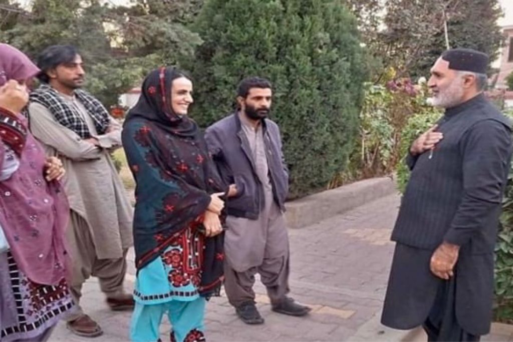 ڈاکٹر ماہ رنگ بلوچ ءَ اے این پی راھشوناں گوں گند ءُ نند