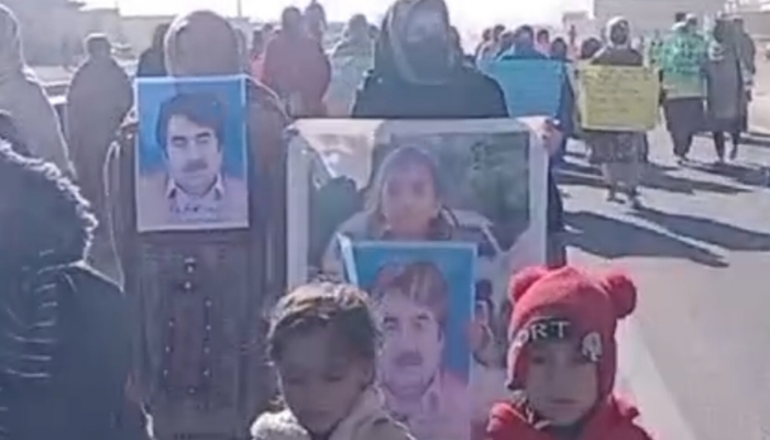 کلات: زورانسری بیگواھی ءِ ھلاپ ءَ زھرشانی، کراچی شال شھدگ بند