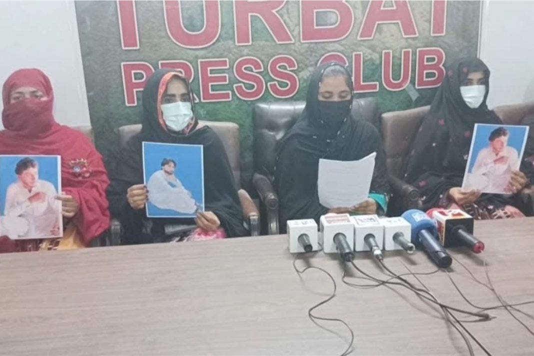 ڈسٹرکٹ چیئرمین کیچ ھوتمان ءَ مئے سے مردم لوٹائینتگ ءُ پاکستانی پوج دست ءَ داتگ اَنت- کھول