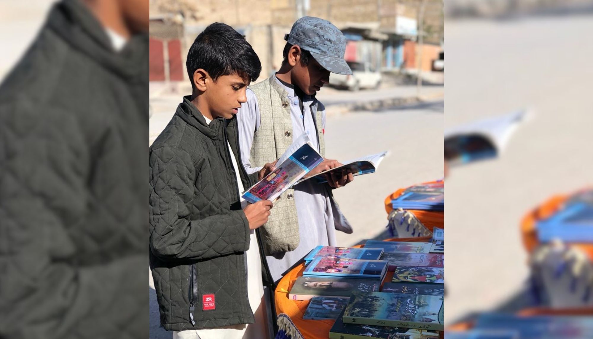 نوکیں سال ءِ بندات ءَ “بلوچستان کتاب کاروان” ءِ نام ءَ بلوچستان ءِ جتاجتائیں ھند ءُ دمگاں کتاب میڑہ برجم دار ایں- بساک