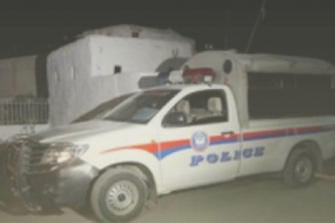 شال : پولیس ءِ گاڑی سر ءَ تیرگواری، دو کارمند بیران، دو ٹپی