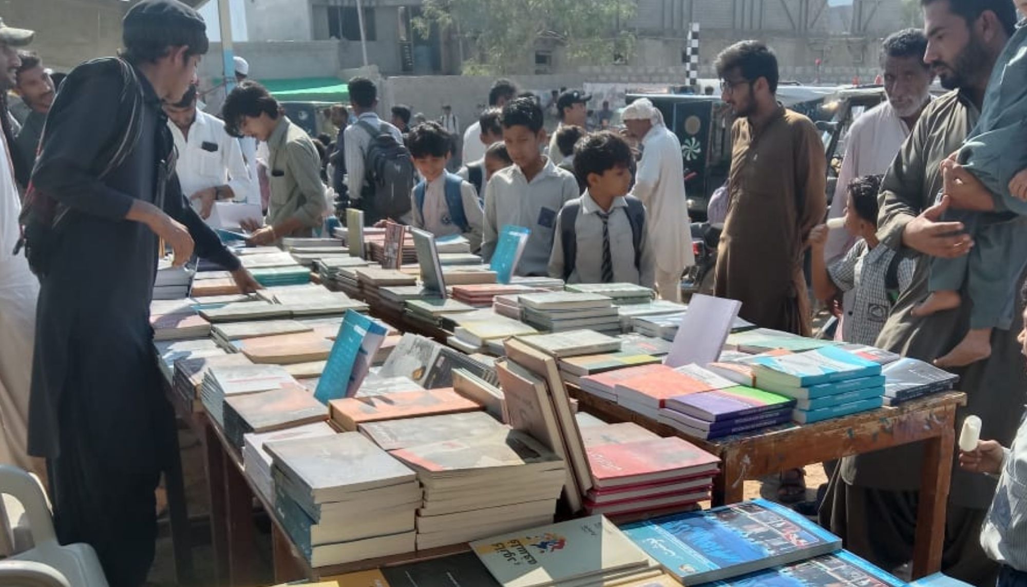 بساک ءِ نیمگ ءَ کتاب کاروان ءِ نام ءَ میڑھانی درچ برجاہ