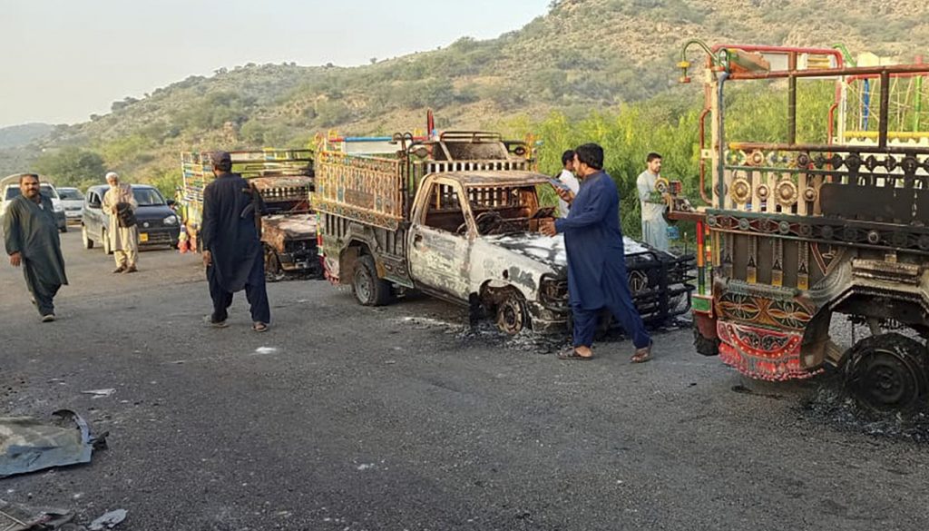 کولپور ءِ بُنجاھی شھدگ ءِ سر ءَ سلاہ بندیں مردماں راہ بستگ ءُ پورس ءِ سلاہ پچ گپتگ انت، پیکٹری ایش مانداشتگ