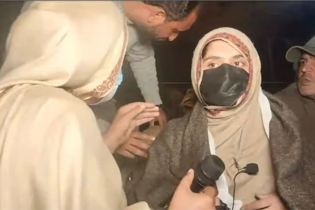 سَے روچ ءِ بے وابی ءُ شد ءُ تنیگ بیتگ آں، زورانسری ویڈیو جوڑینتگے- اسما جتک