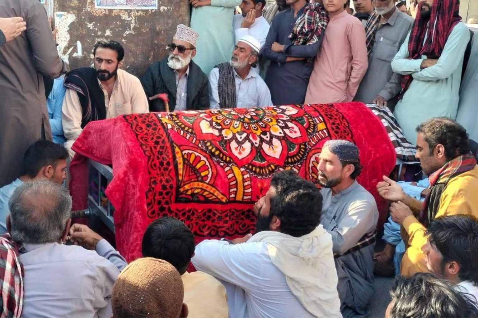 بلیدہ : دُزانی تیرگواری ءَ چہ زمباد ڈرائیور بیران، کھول ءِ زھرشانی