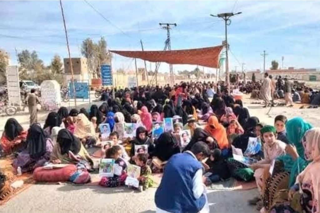 ھاران : زورانسری آوار جنی ءِ ھلاپ ءَ شھر ءَ ھڑتال، دکان بند کنگ بیتگ اَنت
