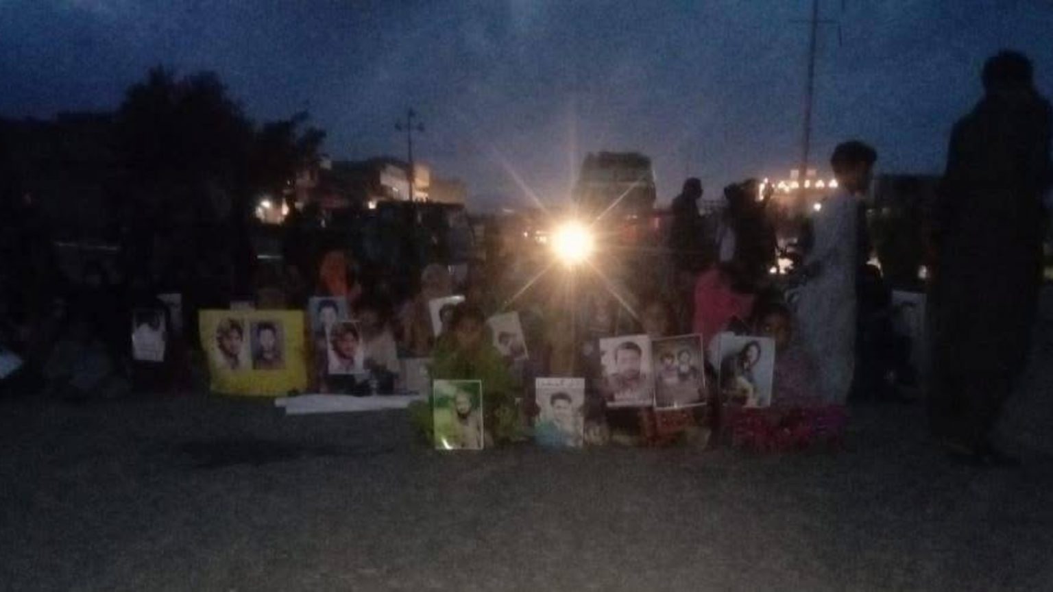 بلوچستان زورانسری آوار جنی : چار دمگاں بُنجاھی شھدگانی سر ءَ نندانک، شھدگ زھرشانی کنان ءَ بند