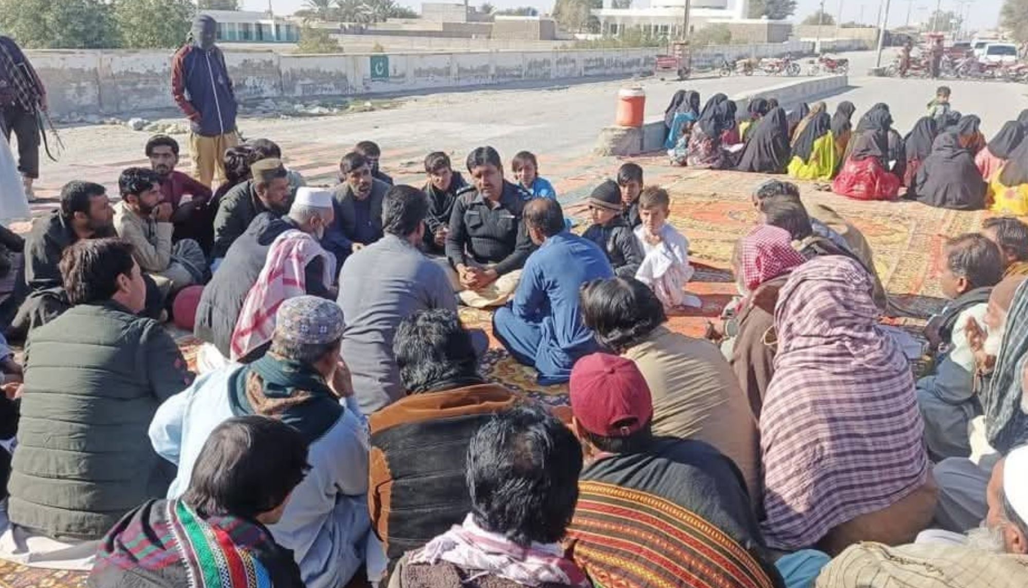ھاران: دو برات بیگواہ، کھول ءَ زھرشانی کنان ءَ ھاران ریڈ زون بند کتگ