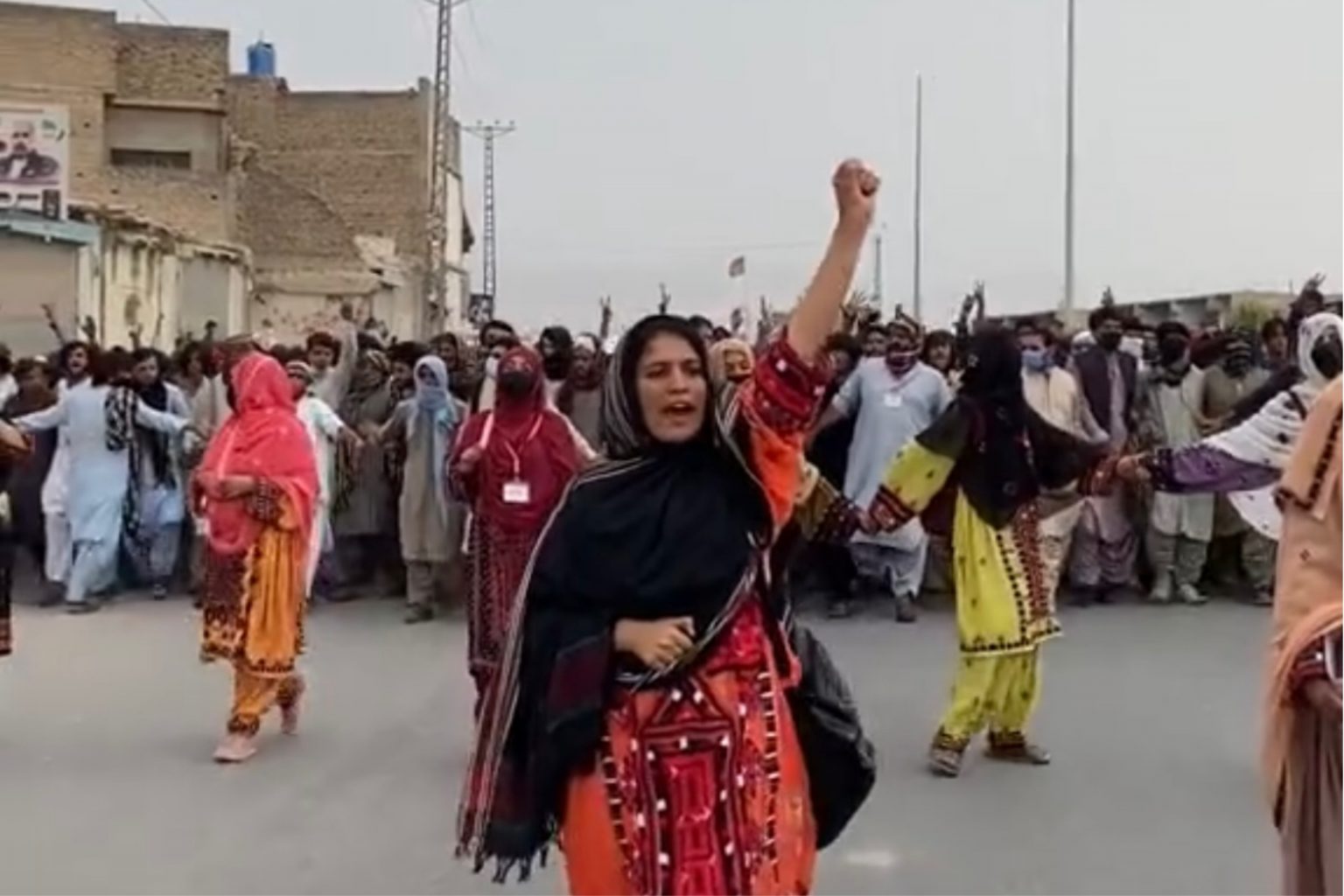 شال: بی وائی سی ءں باسک گلزادی دزگیر، ناشناسیں جاھے ءَ برگ بیتگ
