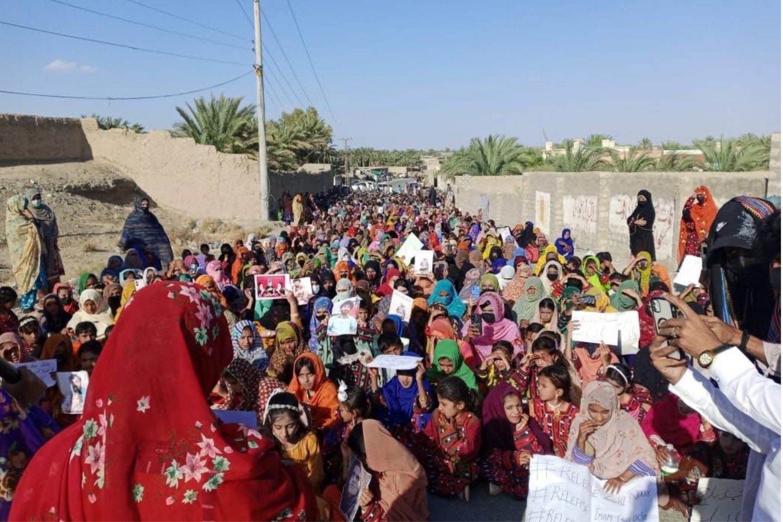 پسنی، پنجگور : ڈاکٹر ماہ رنگ، شاہ جی ءُ دگہ سروکانی دزگیری ھلاپ ءَ زھرشانی