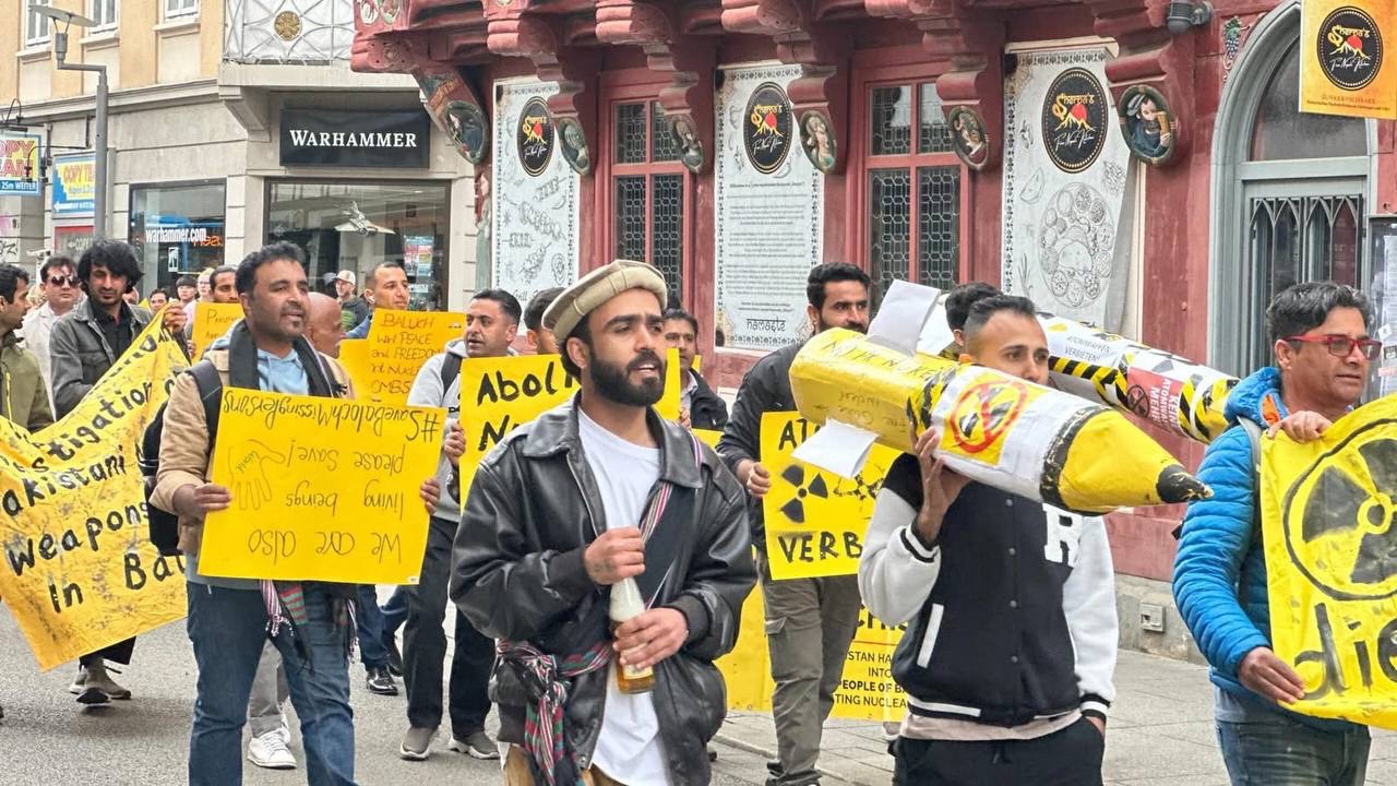 بلوچستان ءَ ایٹمی تراکانی ھلاپ ءَ بی این ایم ءِ جرمنی ءَ زھرشانی روانک ءُ اسٹریٹ تھیٹر